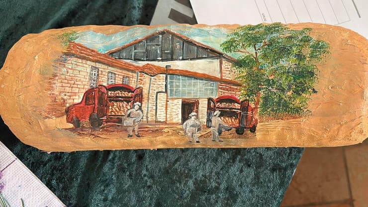 לחם אנג'ל. אקריליק על ספוג. עבודה של ברכה כהן (צילום: גורה ברגר) לחם אנג'ל. אקריליק על ספוג. עבודה של ברכה כהן