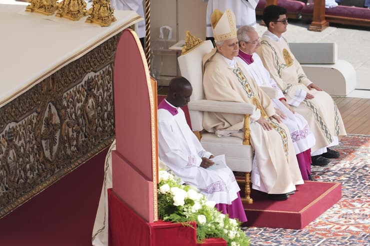 ותיקן הוותיקן טקס השבעה הכתרה של האפיפיור אפיפיור ליאו ה-14 לאו ה-14 (צילום: AP Photo/Jacquelyn Martin, Pool) ותיקן הוותיקן טקס השבעה הכתרה של האפיפיור אפיפיור ליאו ה-14 לאו ה-14