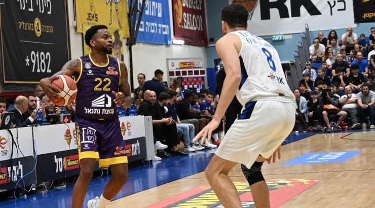 די ג'יי קופר מול פרדי בורדיון (ראובן שוורץ) די ג'יי קופר מול פרדי בורדיון