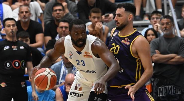 עידן זלמנסון מול צ'ינאנו אונואקו (ראובן שוורץ) עידן זלמנסון מול צ'ינאנו אונואקו