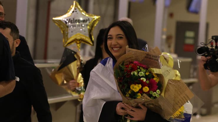 יובל רפאל בנתב"ג לאחר האירוויזיון