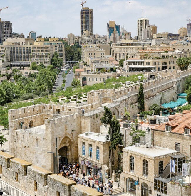 ישן מול חדש (צילום: ארנון בוסאני) ישן מול חדש