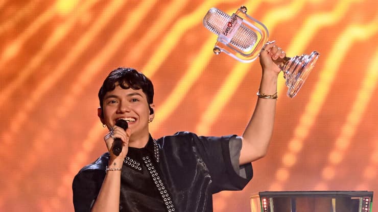 ג'יי ג'יי חוגג את הזכייה באירוויזיון