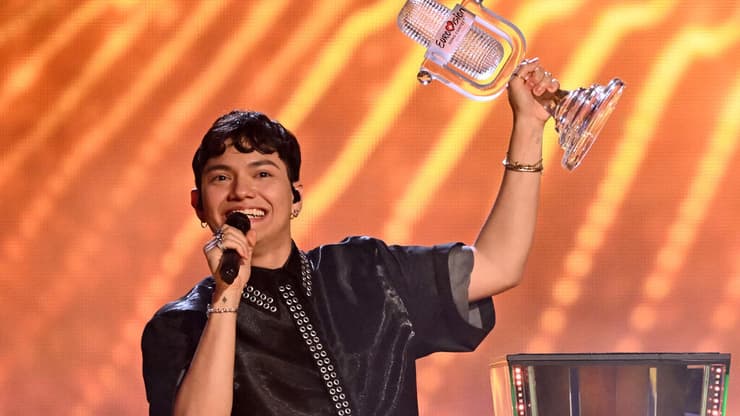 ג'יי ג'יי חוגג את הזכייה באירוויזיון