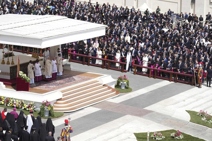 ותיקן הוותיקן טקס השבעה הכתרה של האפיפיור אפיפיור ליאו ה-14 לאו ה-14 (צילום:AP Photo/Jacquelyn Martin, Pool) ותיקן הוותיקן טקס השבעה הכתרה של האפיפיור אפיפיור ליאו ה-14 לאו ה-14