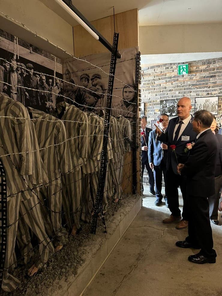 "אנחנו צריכים לחנך את הציבור לגבי העם היהודי ולגבי השואה"