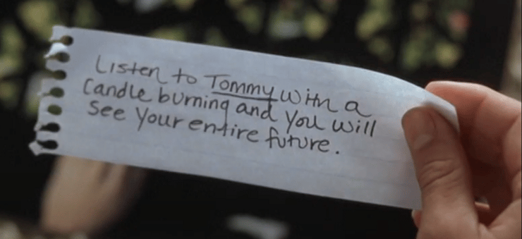 תאזין לאלבום הזה עם נר בוער - ותראה את העתיד שלך". מתוך "כמעט מפורסמים" (צילום מסך מתוך הסרט) מתוך "כמעט מפורסמים"