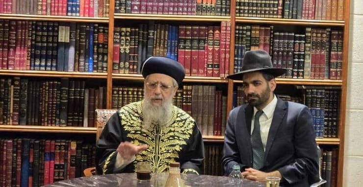 השר לשירותי דת, מיכאל מלכיאלי, לצד הרב הראשי דוד יוסף