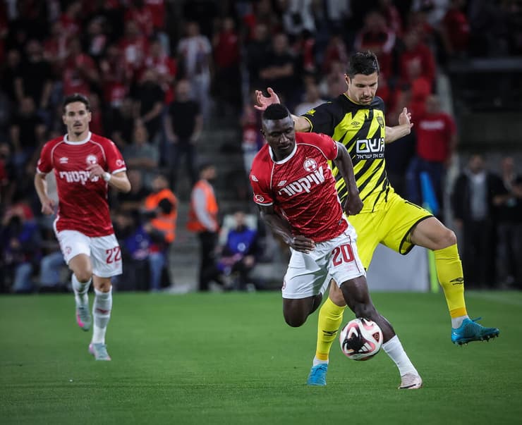 באר-שבע לא הפסידה העונה לבית"ר. קינגס קאנגווה מול גרגורי מורוזוב (צילום: עוז מועלם) קאנגווה מול מורוזוב