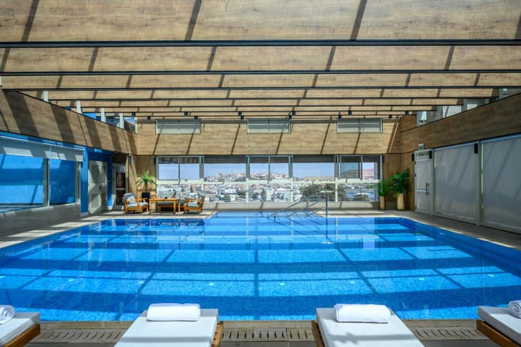 הבריכה (צילום: איה בן עזרי) מלון אוקס Oaks