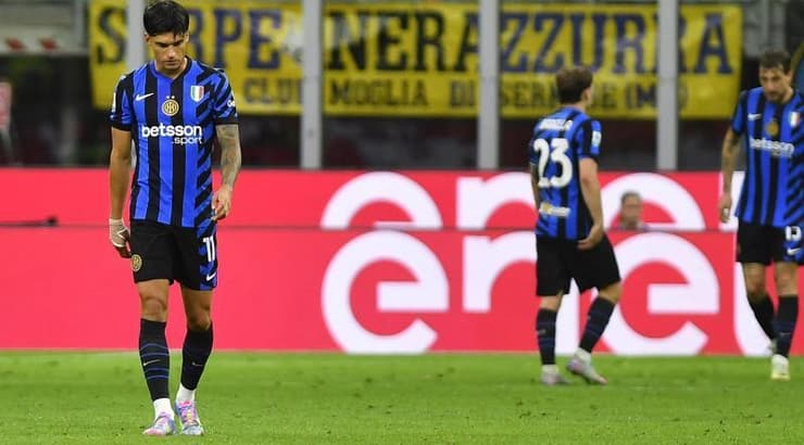 שחקני אינטר מאוכזבים. האליפות אבדה? (רויטרס) שחקני אינטר מאוכזבים. האליפות אבדה?