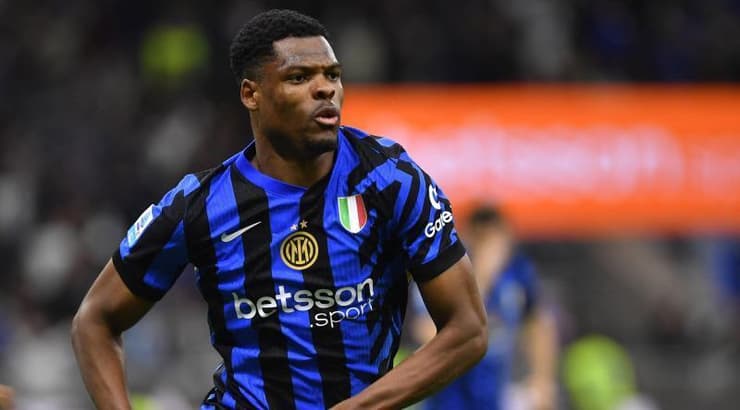 דנזל דומפריס החזיר יתרון לאינטר (רויטרס) דנזל דומפריס החזיר יתרון לאינטר