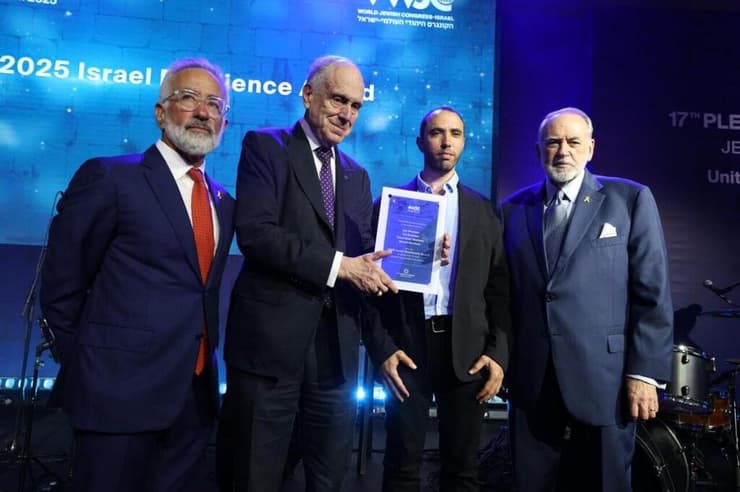 השגריר מייק האקבי, טל שהם, רון לאודר, סילבן אדמס  בערב הגאלה של הקונגרס היהודי העולמי