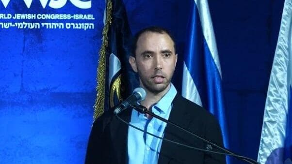 שורד השבי טל שהם. שנאם בפני משתתפי הכנס (צילום: שאולי לנדנר) שורד השבי טל שהם בערב הגאלה של הקונגרס היהודי העולמי