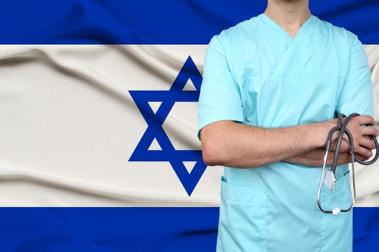 "מדובר באזרחים שווים, ששואפים לתרום לחברה ולהציל חיים – כמו כל רופא אחר" (צילום: shutterstock) רופאים בישראל