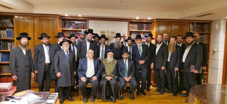 הדיינים החדשים שנבחרו, בלשכת הרב הראשי הספרדי. "גם אם מישהו בן משפחה של רב אחר, זה לא בהכרח פוסל אותו" הדיינים הנבחרים בלשכת הרב הראשי
