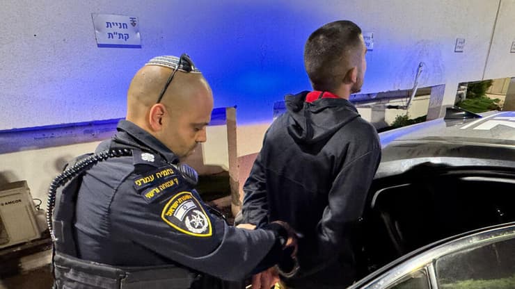 פלסטיני חשוד יורק אוטובוס קצינה משטרה הסגיר