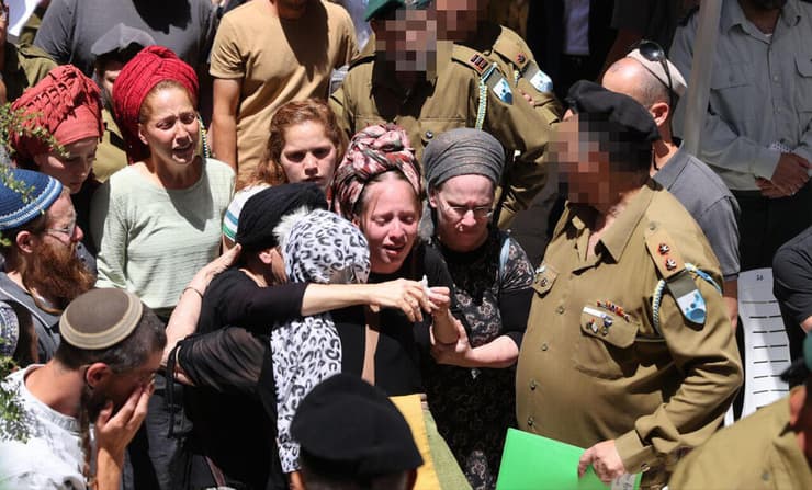 הלווייתו של יוסף יהודה, היום. "האור שלך ימשיך להאיר גם מכאן" (צילום: אלכס קולומויסקי) הלוויתו של יוסף יהודה חיראק ז"ל