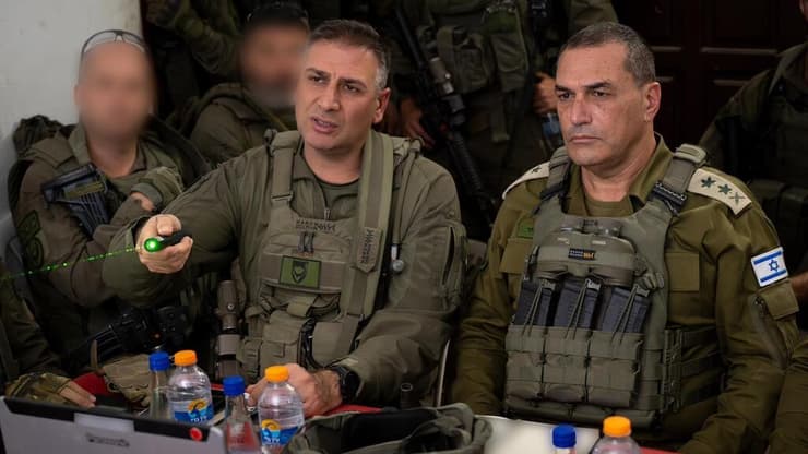 הרמטכ״ל, רב-אלוף אייל זמיר בהערכת מצב וסיור ברצועת עזה עם מפקד פיקוד הדרום, אלוף יניב עשור, מפקד אוגדה 98, תת-אלוף גיא לוי ומפקדים נוספים