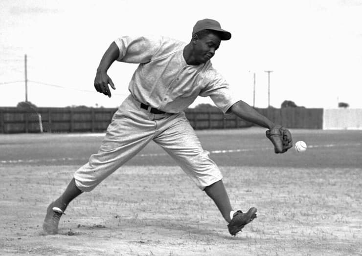 ג'קי רובינסון ב-1946. לקוח מפורסם ראשון