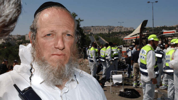 פיצח את המנגנון. מתוך "משי זהב" (צילום: באדיבות כאן 11, ביונד קריאטיב) מתוך "משי זהב"