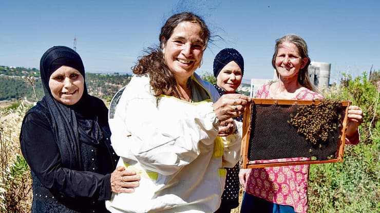 משתתפות במיזם הדבוראות (צילם: נחום סגל) yk14377706