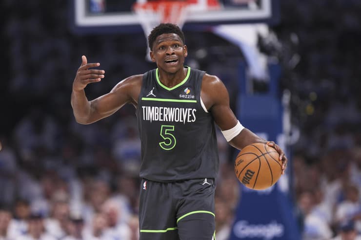 שחקן מינסוטה טימברוולבס אנתוני אדווארדס