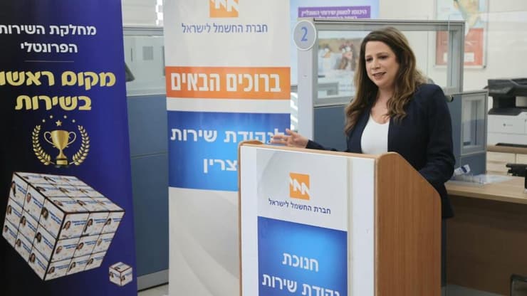  מור חלוץ בטקס הענקת המקום הראשון בשירות