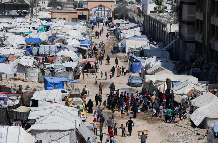 אוהלים בעיר עזה (צילום: REUTERS/Mahmoud Issa) עזה