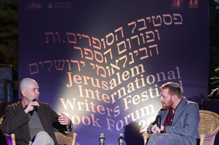 משמאל - גאבור ט. סאנטו 