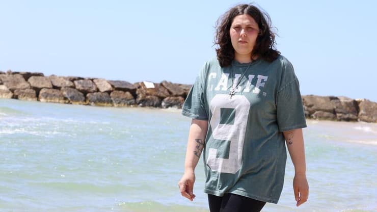 חן - אלמנתו של השוטר איגור פיבנב ז"ל ששם קץ לחייו