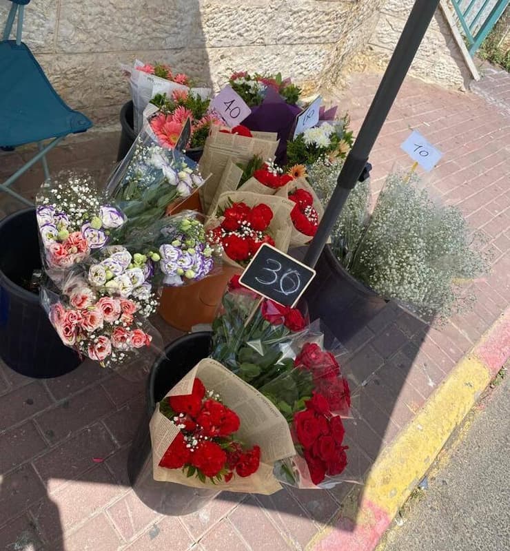 מי שקונה פרחים יודע - אלה מחירים שוברי שוק המבצע הסמוי שהפיל את "איציק מהפרחים"
