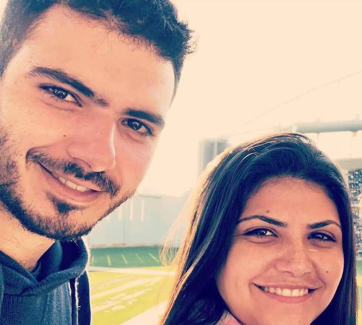 מימין אדווה גבאי ואחיה רס"ן נצר שמחי ז"ל, אחות שכולה - אחים שכולים 