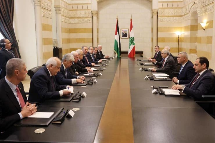 אבו מאזן ונואף סלאם ראש ממשלת לבנון נפגשים בלבנון כחלק מביקורו של אבו מאזן שם