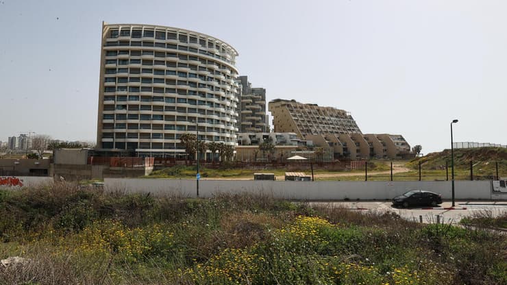 מגרש לבנייה ליד חוף הצוק בתל אביב