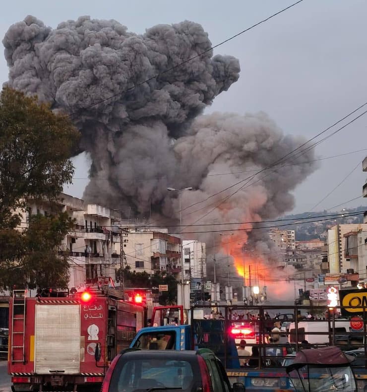 רגעי התקיפה בתול תקיפה בכפר תול, דרום לבנון, לאחר הודעת הפינוי של דובר צה"ל בערבית