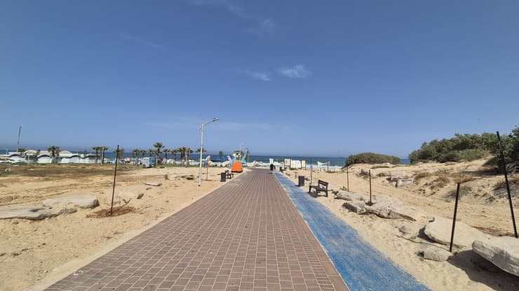 שביל מונגש אל החוף