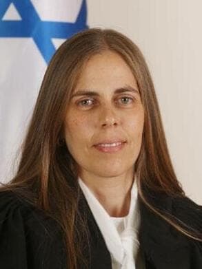 שופטת השלום ג'ויה סקפה-שפירא. "כמו סיכול פוליטי" (צילום: אתר הרשות השופטת) שופטת השלום ג'ויה סקפה־שפירא