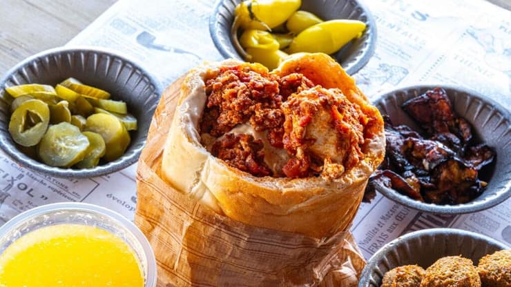 סנדויץ שקשוקה גוזל וציונה - פתח תקוה למגזין סופ"ש