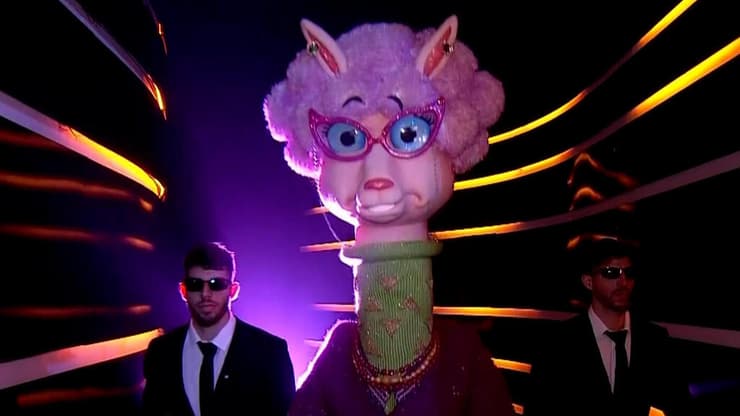 מתוך "הזמר במסכה"