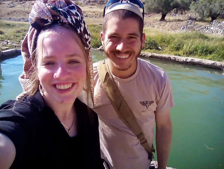 יוסף יהודה חיראק ז"ל ואלמנתו אמונה (צילום: באדיבות המשפחה) אמונה חיראק, אלמנתו של סמל יוסף יהודה חיראק ז"ל