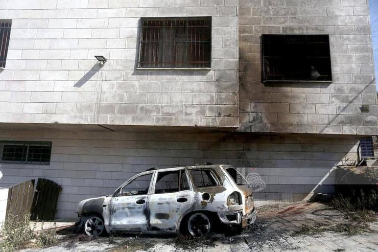 מתנחלים הציתו רכב ומסגד בדרום שכם