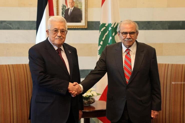 אבו מאזן ונואף סלאם ראש ממשלת לבנון נפגשים בלבנון כחלק מביקורו של אבו מאזן שם