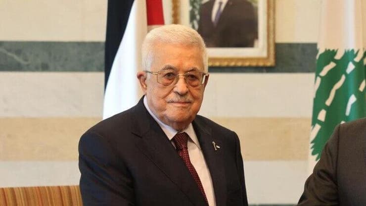 אבו מאזן ונואף סלאם ראש ממשלת לבנון נפגשים בלבנון כחלק מביקורו של אבו מאזן שם