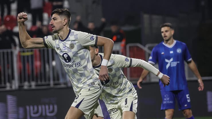 יחצה את הכביש? נחמיאס (צילום: גיל נחושתן) נחמיאס