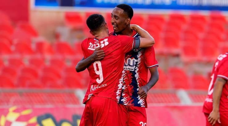 שחקני נוף הגליל חוגגים את השער