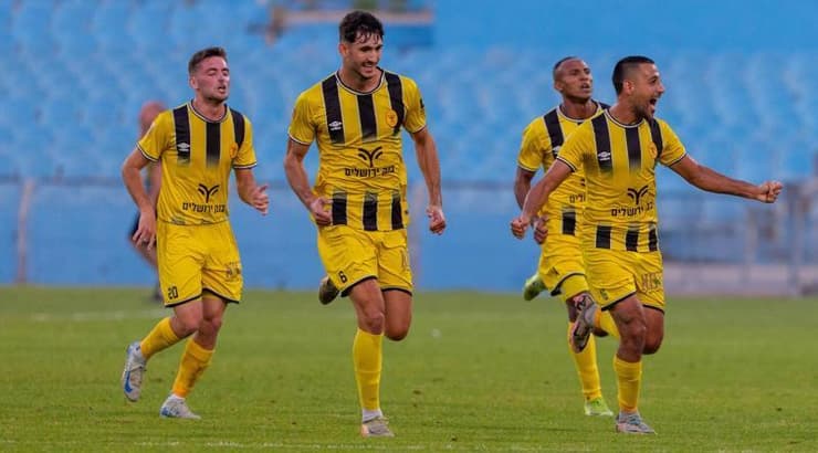 שחקני נורדיה ירושלים חוגגים