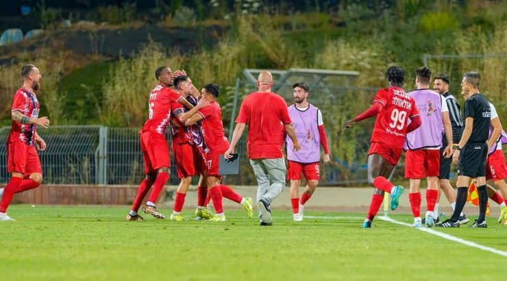 שחקני הפועל נוף הגליל בטירוף