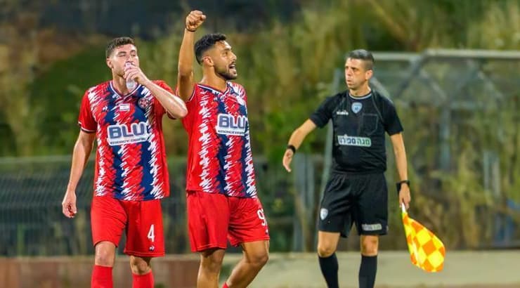 שחקני הפועל נוף הגליל חוגגים