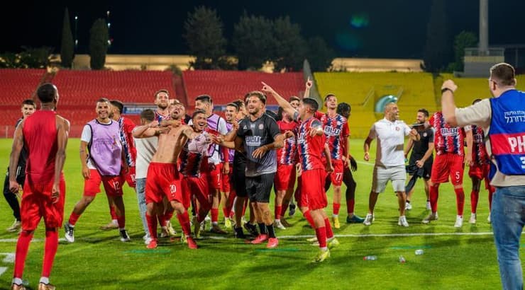 שחקני הפועל נוף הגליל בטירוף